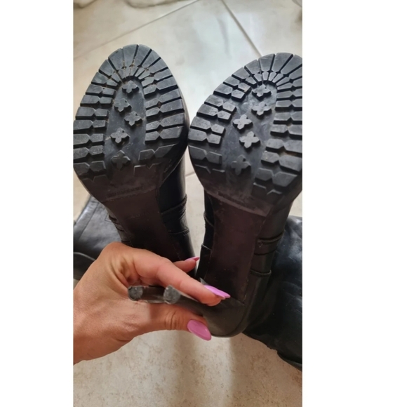 BURBERRY Black Leather Shearling Lined Boots - Picture 4 of 8